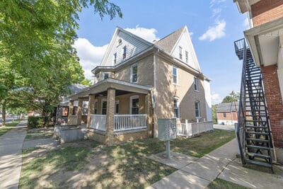 632 W College Ave | Units: 6 | Capacity: 17 | Rent $2500